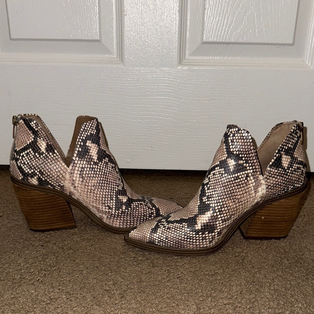 Vince Camuto Gigietta Snakeskin Ankle Boots - Picture 6 of 7
